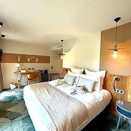 D'aillon Et D'ailleurs Hotel